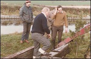 Planting the lock gate next to the winding hole at Snarestone.